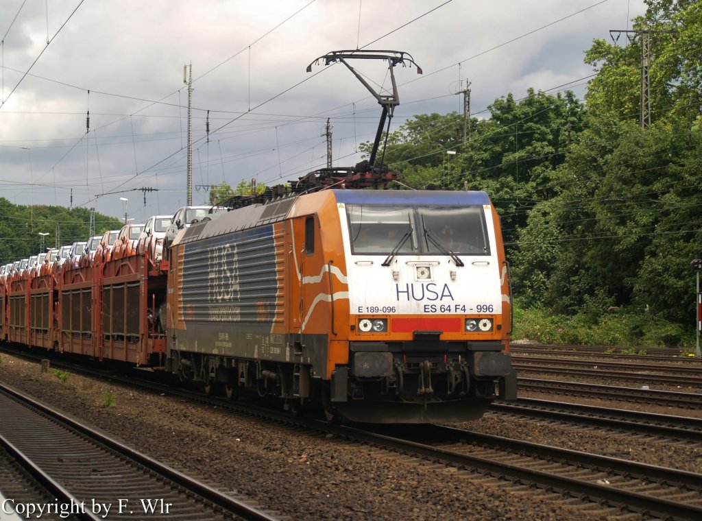 ES 64 F4 - 996 HUSA mit Neuwagenzug in Kln West am 13.07.12.