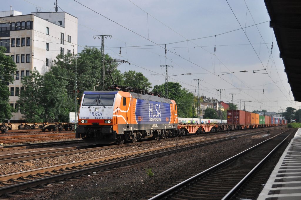 ES 64 F4-996 MRCE-Dispolok-HRTS ist mit Containern in Kln-West unterwgs in Richtung Holland.Das Bild entstand am 10.7.2012