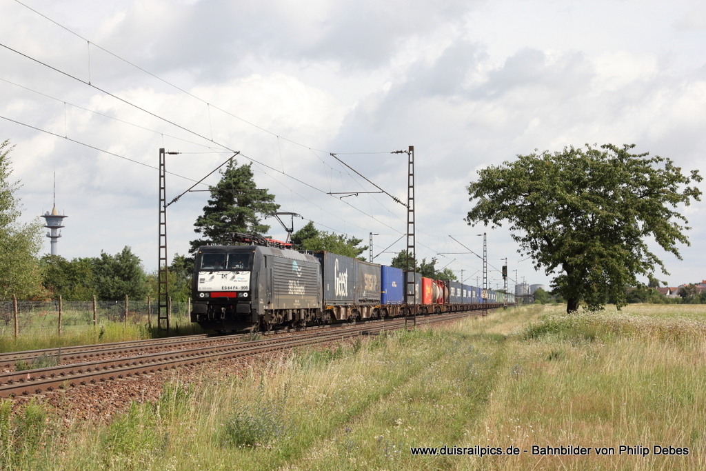 ES 64 F4 - 998 (ERS Railways) fhrt am 11. Juli 2012 um 10:37 Uhr mit einem Gterzug durch Wiesental