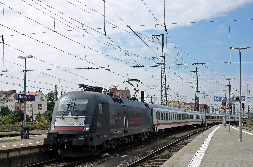 ES 64 U2 - 001 (182 501) mit IC1887 in N�rnberg Hbf, 4.9.010.