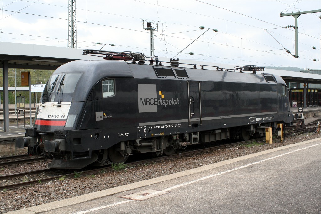 ES 64 U2-001 wartete am 30.4.2010 im Stuttgarter Hbf auf neue Aufgaben