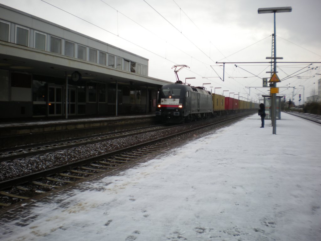 ES 64 U2-004 am 18.12.09 im Butzbacher Bahnhof