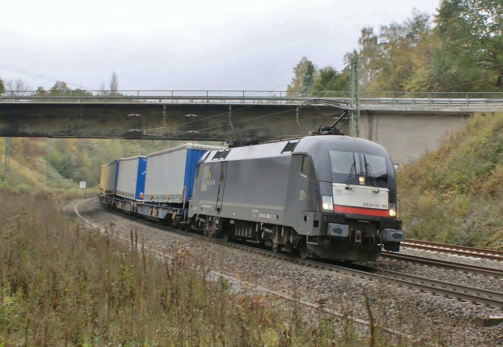 ES 64 U2-005 mit GZ kurz hinter Fulda in Richtung Norden am 24.10.2009