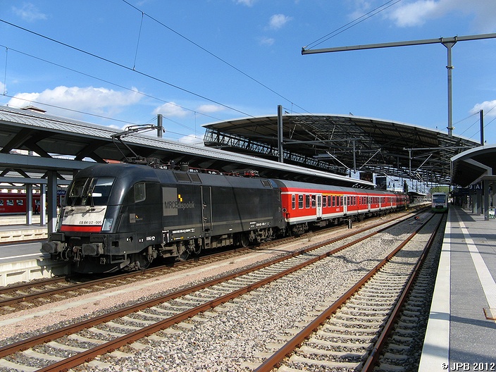 ES 64 U2-005 mit RB in Erfurt Hbf am 23.09.2011