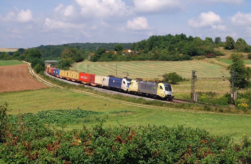 ES 64 U2 - 006 und 024 mit Containerzug bei Edlhausen (17.08.2012)