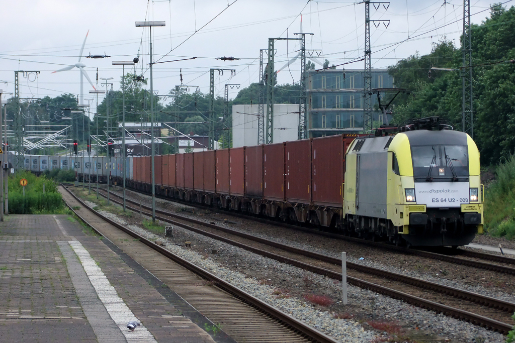 ES 64 U2-008 mit langem Containerzug in Recklinghausen 14.7.2012