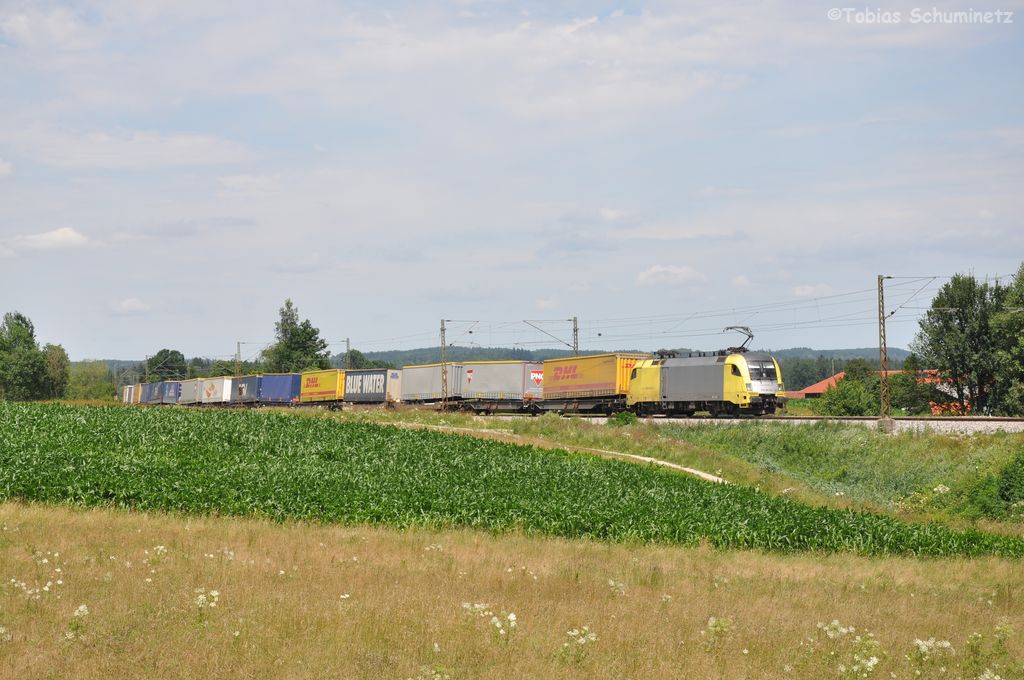 ES 64 U2 - 010 mit KLV-Zug am 08.07.2012 bei Ostermnchen