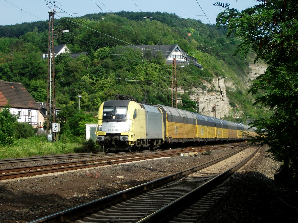 ES 64 U2-010 ist am 12.Juli 2011 mit ARS-Altmannzug bei Retzbach Richtung Gemnden unterwegs.