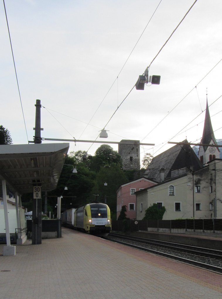 ES 64 U2 012 mit G 57785 (Verona->Bremen Rbf) in Rattenberg-Kramsach.(11.5.2012)