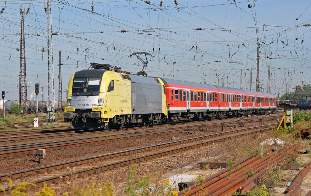 ES 64 U2 - 013 bespannte am 03.09.11 eine RB nach Eisenach. Fotografiert in Gro�korbetha.