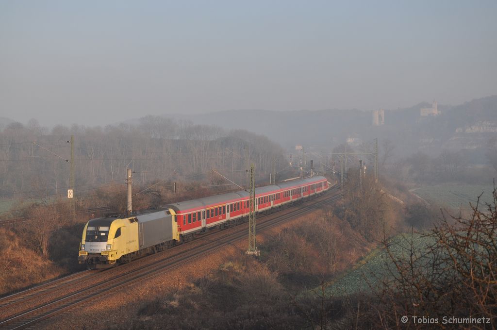 ES 64 U2 - 013 mit einer RB nach Eisenach am 13.11.2011 bei Saaleck