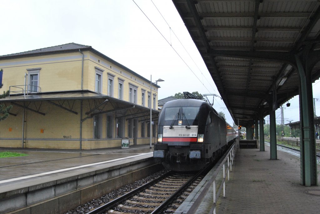 ES 64 U2-014, mit Autozug in Lehrte am 27.08.2010