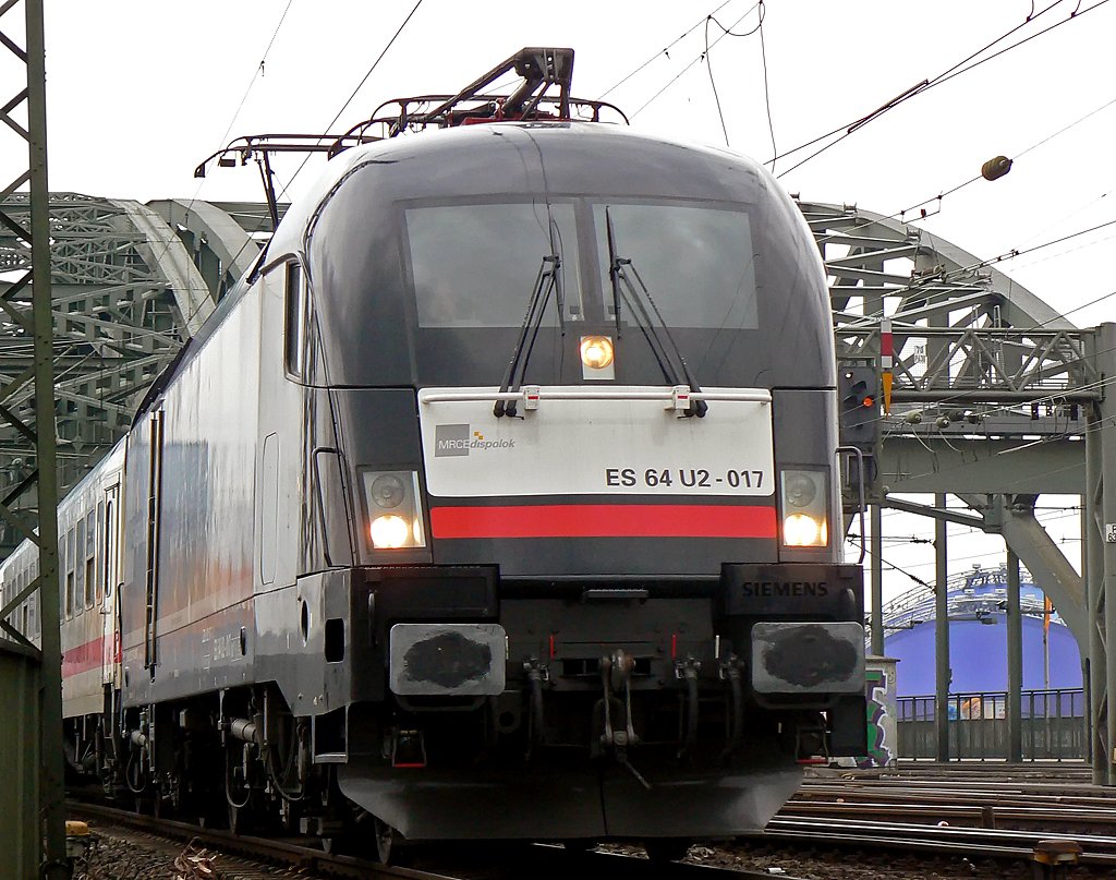 ES 64 U2-017 auf dem Weg von Kln Hbf rtg Deutz am 15.03.2010