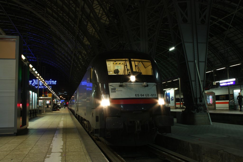 ES 64 U2-017 mit EN 421 von Kln Hbf nach Wien Westbahnhof.Am 22.08.10 in Frankfurt(Main)Hbf.