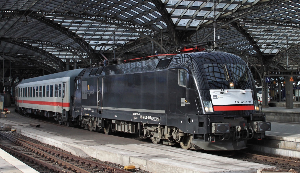 ES 64 U2-017 mit IC 2863 in Richtung Hamm am 27.02.10 in K�ln Hbf