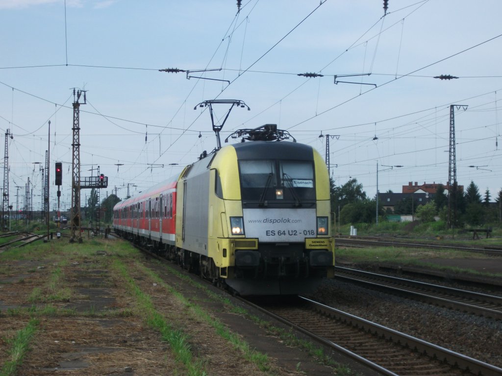 ES 64 U2-018 fhrt am 06.Juli 2012 mit einer RB nach Eisenach in den Bahnhof Grokorbetha ein.