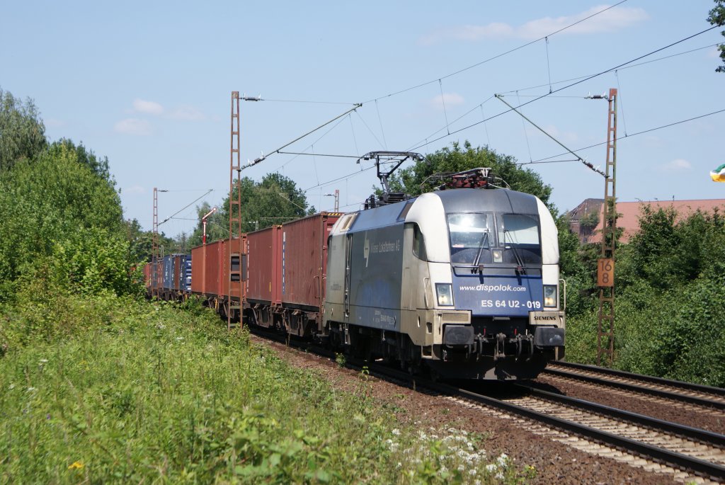 ES 64 U2-019 mit Containerzug am 24.06.09 in Limmer 