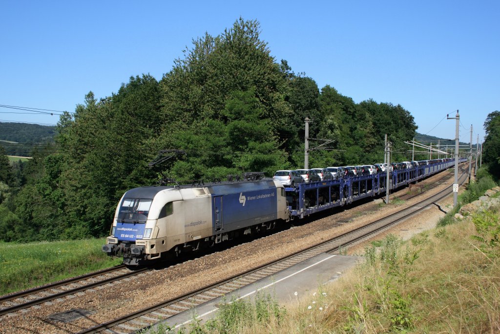 ES 64 U2 022 der WLB war mit dem Autoganzzug 47182 in Richtung Deutschland unterwegs. Hutten, 09.07. 2010 