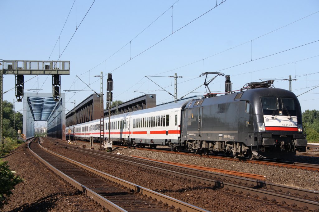 ES 64 U2 026 mit einem IC nach Kln am 27.06.2010 in Hamburg Sderelbbrcken.