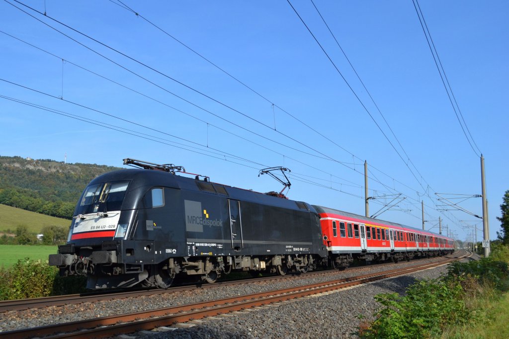 ES 64 U2 - 028 als RegionalBahn unterwegs nach Eisenach im September 2011. Aufgenommen zwischen Sch�nau und K�lberfeld.