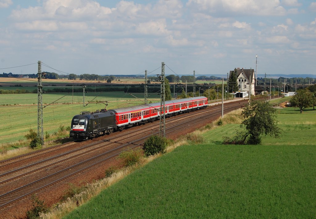 ES 64 U2-028 mit RB 16320 Halle(Saale) Hbf - Eisenach am 03.09.2011 bei der Ausfahrt aus Seebergen