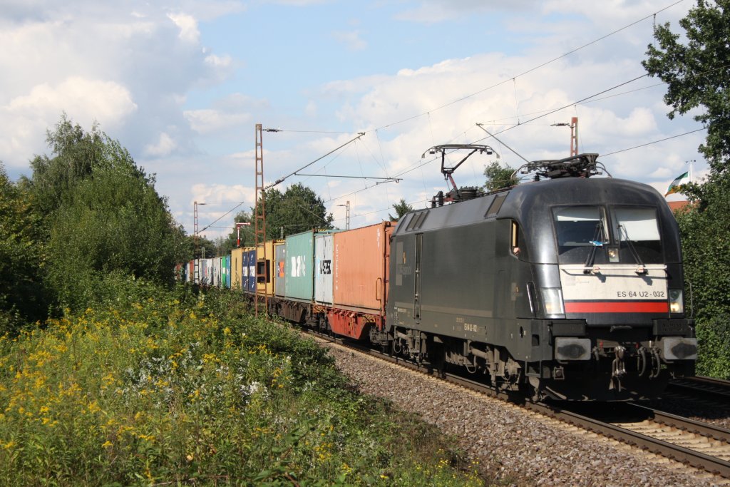 ES 64 U2 032 mit einem Gterzug in Hannover Limmer am 05.09.2010