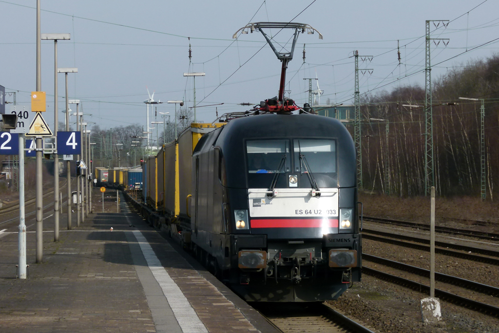 ES 64 U2-033 bei der Durchfahrt in Recklinghausen 12.3.2011