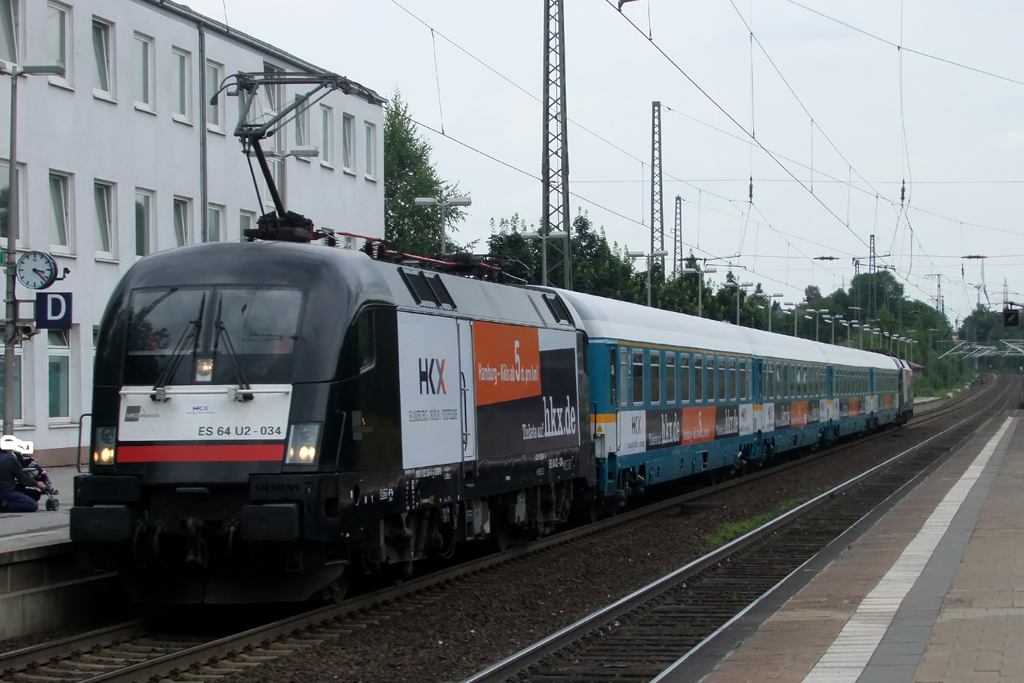 ES 64 U2-034 (182 534) HKX mit 4 Wagen und ES 64 U2-030 (182 530) auf Testfahrt kommend aus Hamburg Richtung Kln in Recklinghausen 2.7.2012
