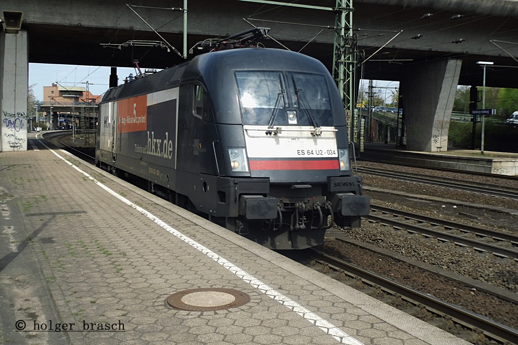 ES 64 U2-034 der hkx rangierte am 02.05.13 im bhf harburg