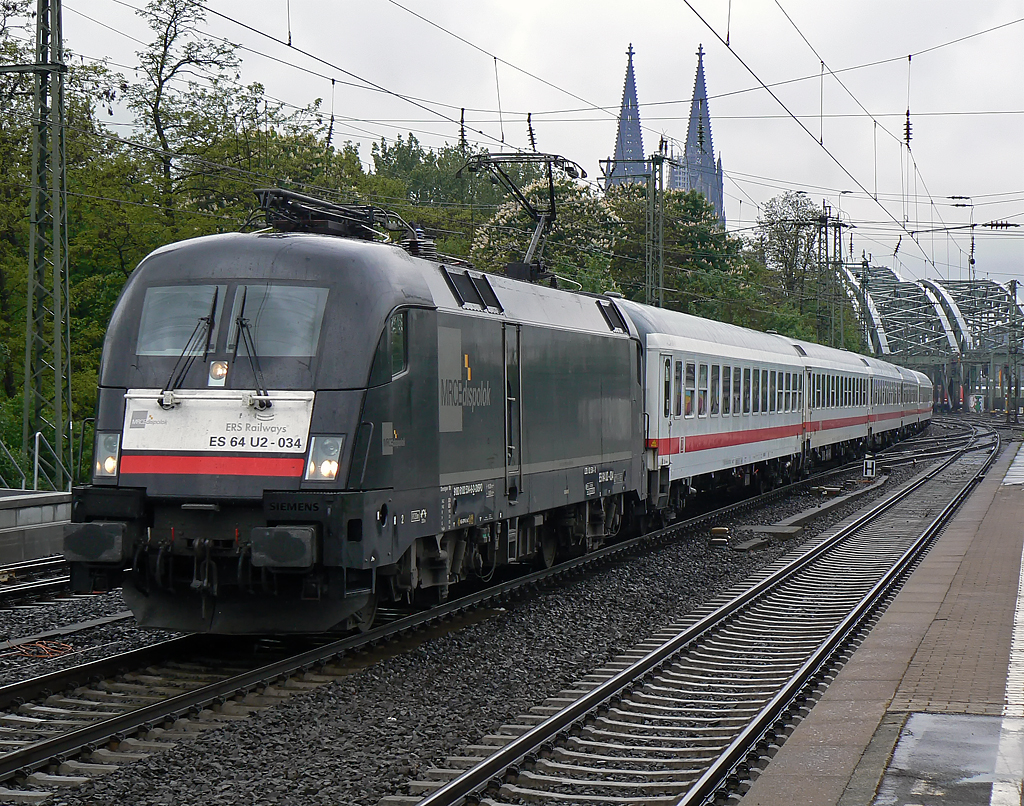 ES 64 U2-034 mit dem IC1926 am 07.05.2010 