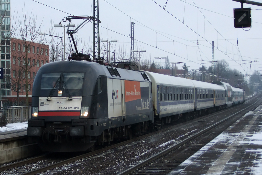 ES 64 U2-034 mit HKX 1800 in Recklinghausen 9.2.2013