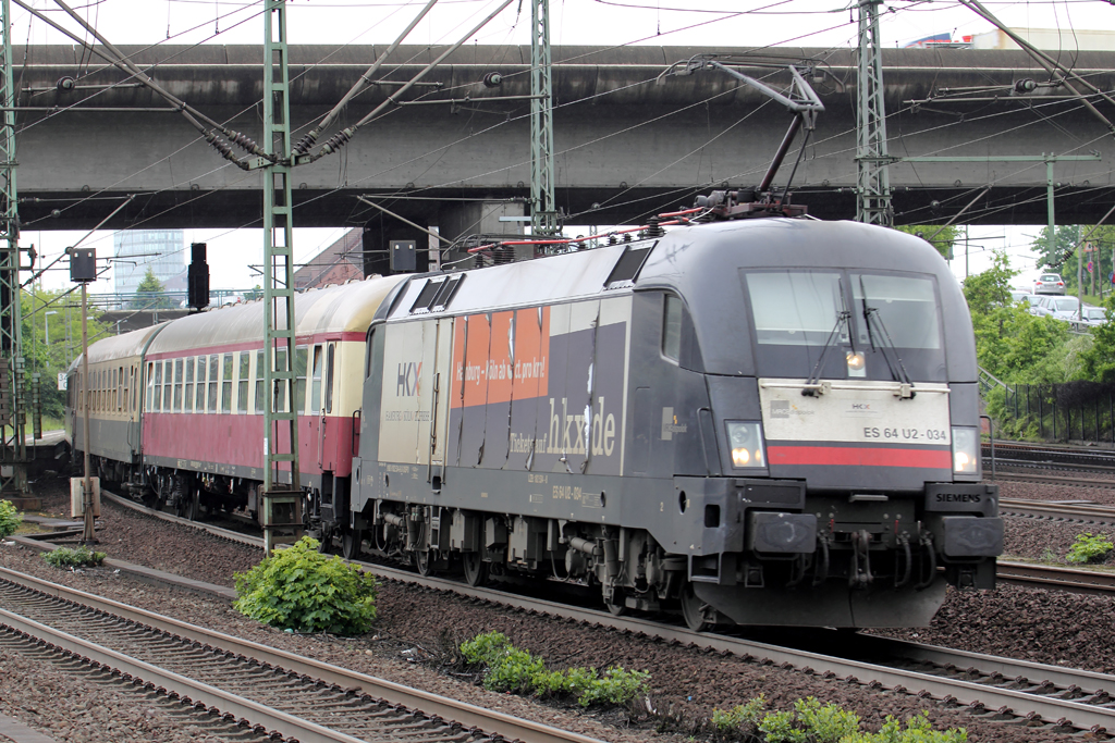 ES 64 U2-034 mit HKX 1802 bei der Ausfahrt in Hamburg-Harburg 27.5.2013