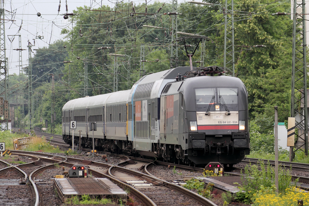 ES 64 U2-034 mit HKX 1805 nach Hamburg in Recklinghausen 27.6.2013