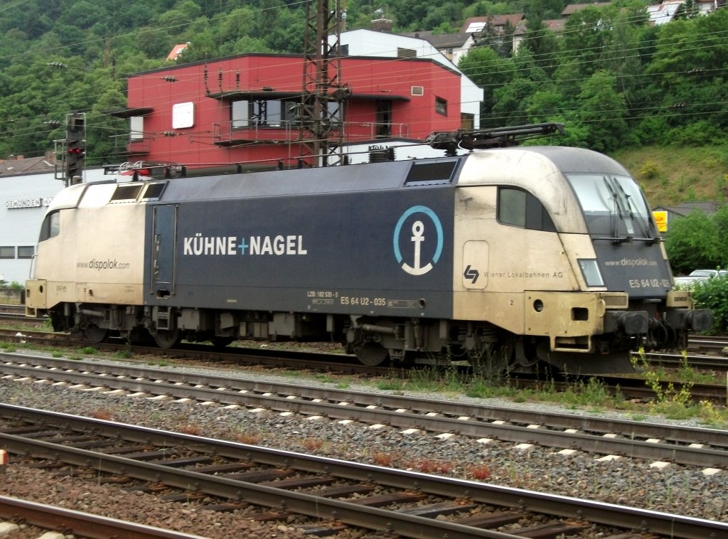 ES 64 U2-035 von Khne + Nagel steht am 1.Juni 2011 angestellt in Gemnden(Main).
