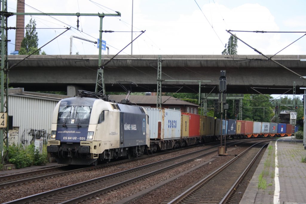 ES 64 U2 035 der WLB mit einem Containerzug in Hamburg Harburg am 06.07.2010.
