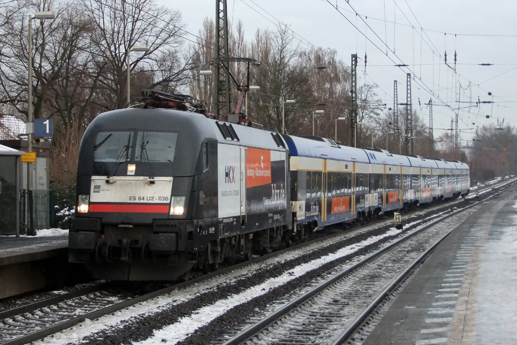 ES 64 U2-036 (182 536) mit HKX in Recklinghausen-Sd 14.12.2012