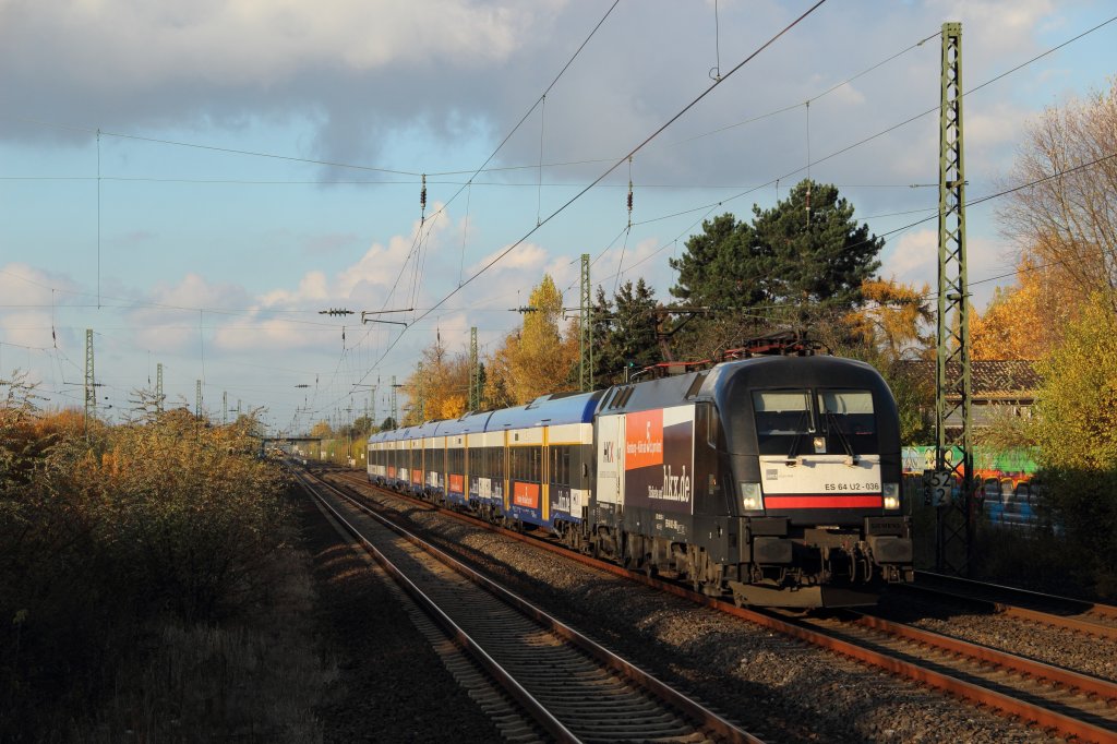 ES 64 U2-036 mit dem HKX 1802 (Hamburg-Altona - Kln Hbf) am 11.11.2012 in Dsseldorf-Angermund