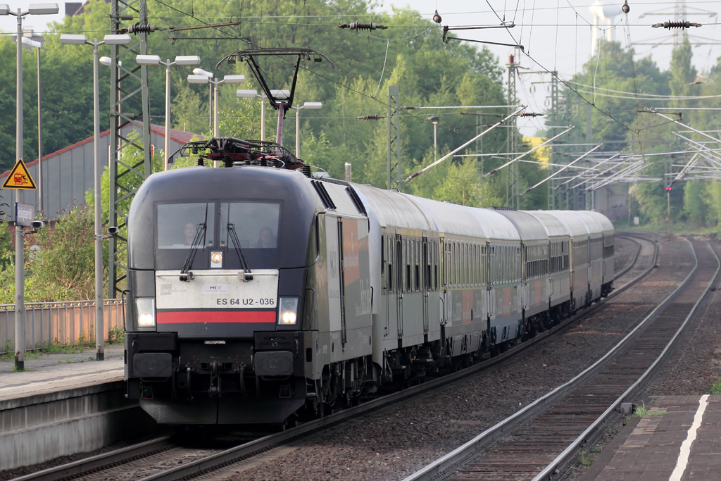 ES 64 U2-036 mit HKX 1804 bei der Durchfahrt in Recklinghausen 20.5.2013