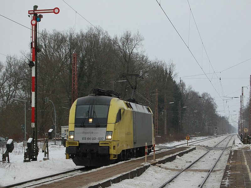 ES 64 U2-037 als Tfzf, am 16.01.2010 durch Lbberstedt