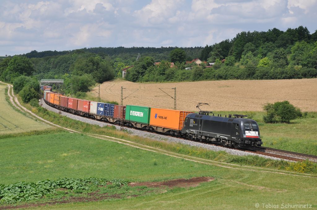 ES 64 U2 - 071 mit Containerzug am 04.07.2012 bei Edlhausen