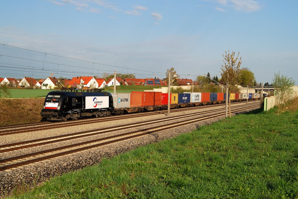 ES 64 U2-071 (Eurogate) mit Containerzug bei Althegnenberg (26.04.2013)
