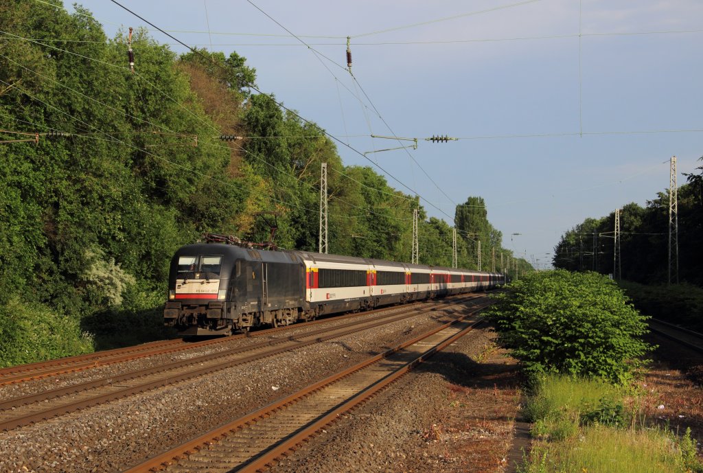 ES 64 U2-072 mit dem EC 6 (Chur - Hamburg-Altona) in Dsseldorf-Garath am 21.06.13