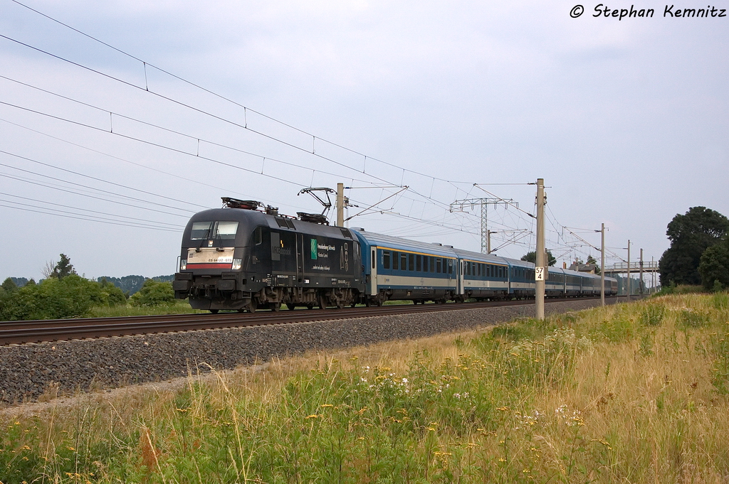 ES 64 U2 - 073 (182 573-6) MRCE Dispolok GmbH fr DB Fernverkehr AG mit dem EC 174  Jan Jesenius  von Budapest-Keleti nach Hamburg-Altona in Vietznitz. Netten Gru an den Tf! 26.07.2013