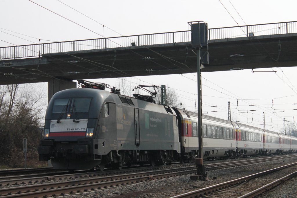 ES 64 U2-073 am 29.03.2013 mit dem EC 7 in Orschweier.