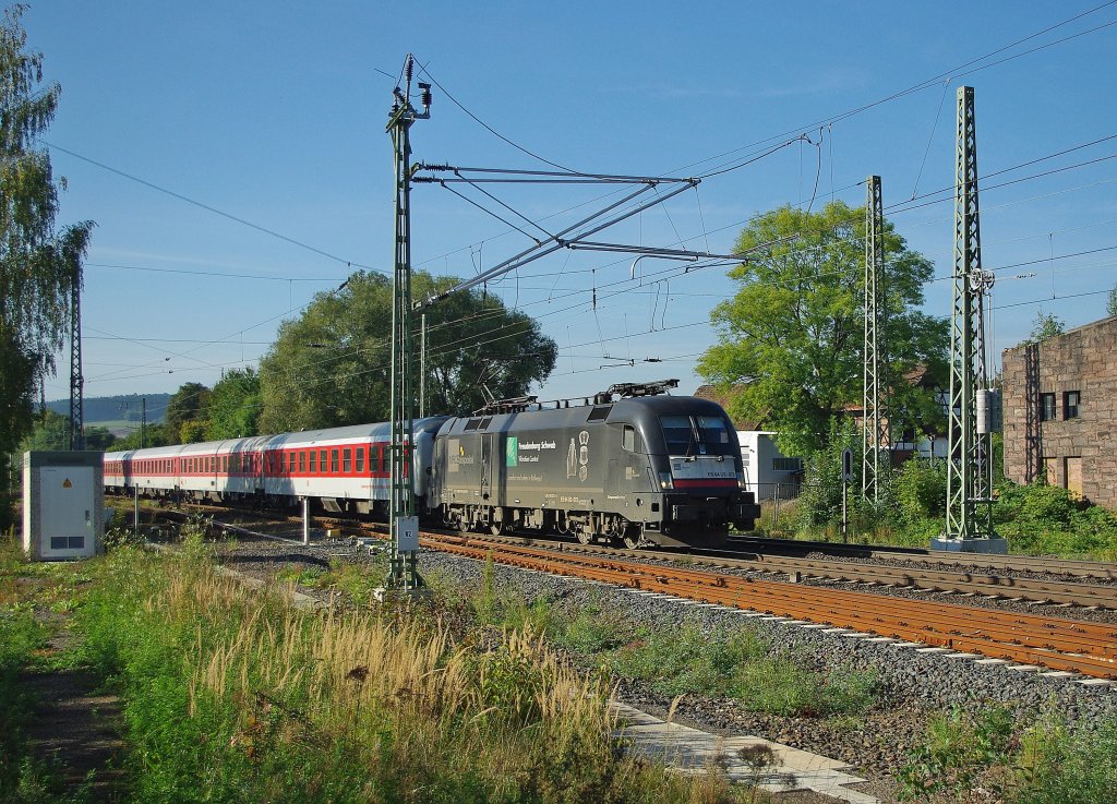 ES 64 U2-073 mit AZ in Richtung Norden. Aufgenommen am 21.09.2010 am B Eltmannshausen/Eschwege West.
