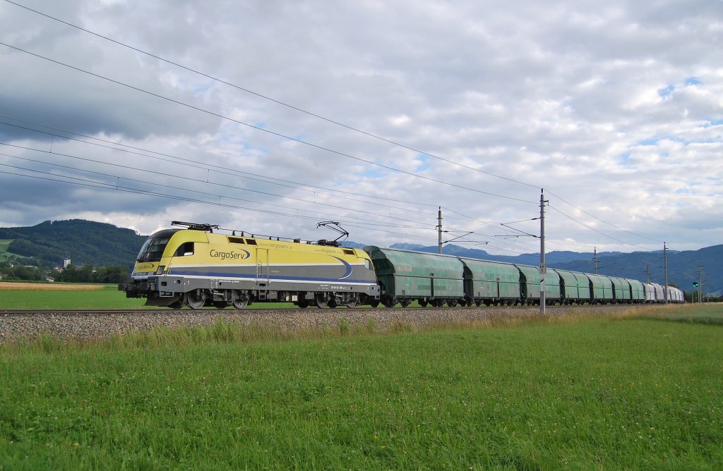 ES 64 U2-080 mit dem Kalkzug 61036
am 26.06.2011 bei Sautern.