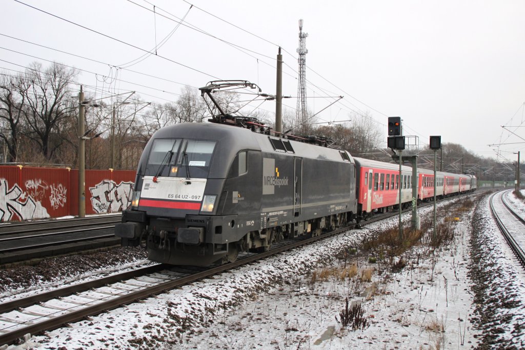 ES 64 U2-097 MRCE mit RE 4 fr ODEG am 24.12.2012 in Rathenow 