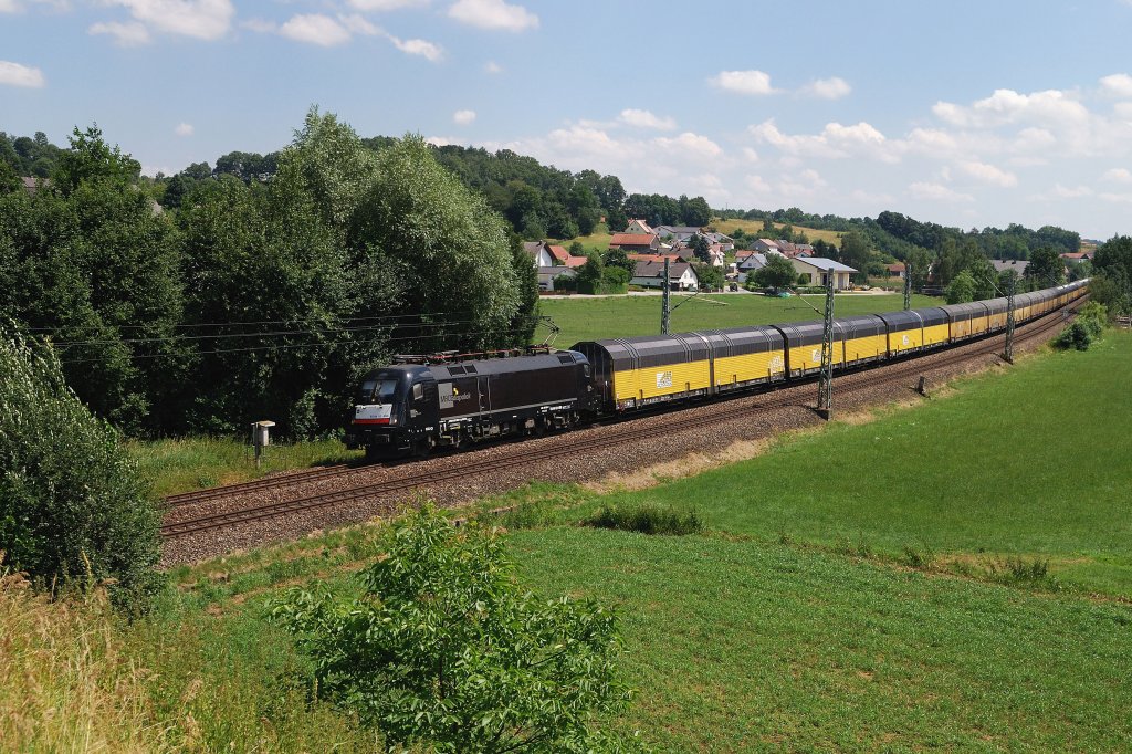 ES 64 U2 - 099 mit Autozug bei Iffelkofen (20.07.2010)