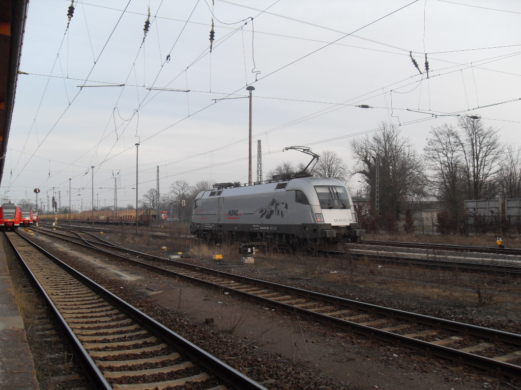 ES 64 U2-100 (182 600) am 12.03.2011 in Stendal.