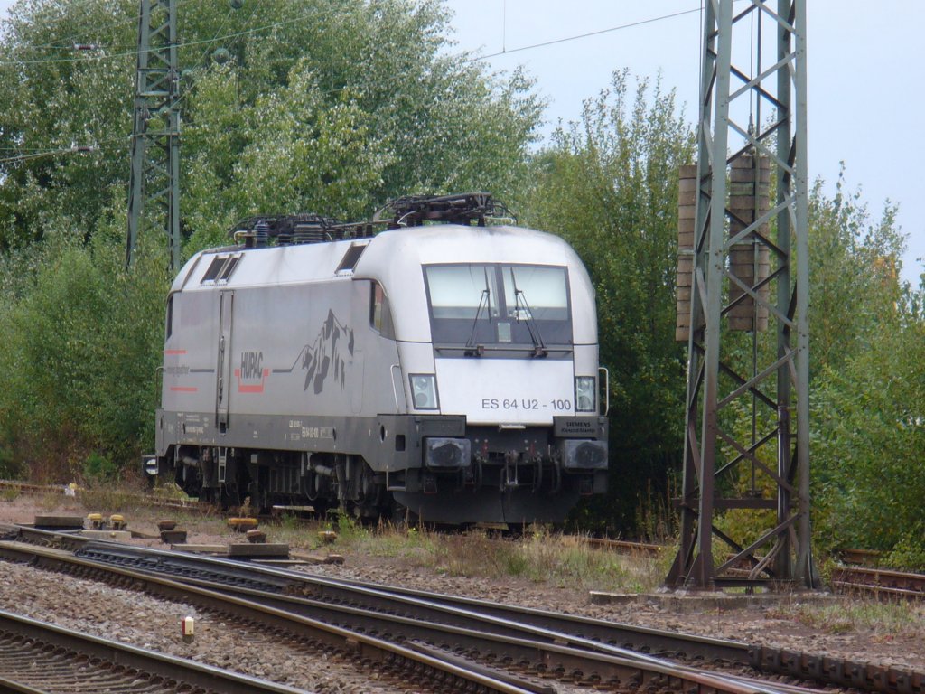 ES 64 U2 100 von Hupac steht  am 16.09.2011 in Landstuhl abgestellt
